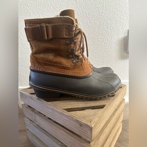 Sorel Winter Fancy Lace Boots Size 8.5